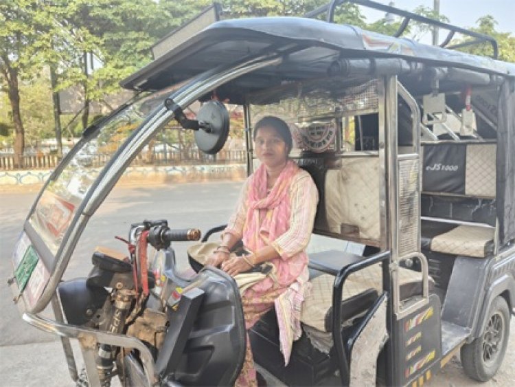 दीदी ई-रिक्शा सहायता योजना से आत्मनिर्भर बनीं भुनेश्वरी