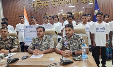 दो हार्डकोर समेत 16 माओवादियों ने किया सरेंडर