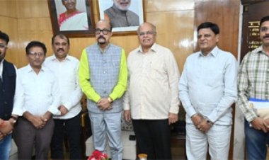 राज्यपाल डेका से अखिल भारतीय व्यापारी परिसंघ ने की सौजन्य भेंट