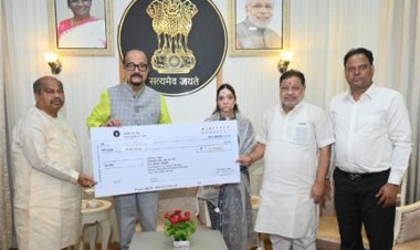 राज्यपाल डेका ने पहलगाम आतंकी हमले में जान गंवाने वाले स्वर्गीय अग्रवाल के परिजनों को दी 2 लाख रूपये की सहायता राशि