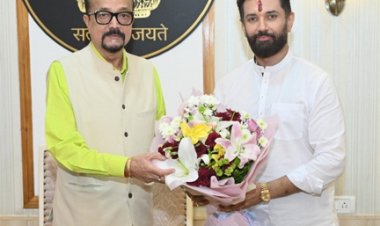 राज्यपाल डेका से केंद्रीय खाद्य प्रसंस्करण उद्योग मंत्री पासवान ने की सौजन्य भेंट