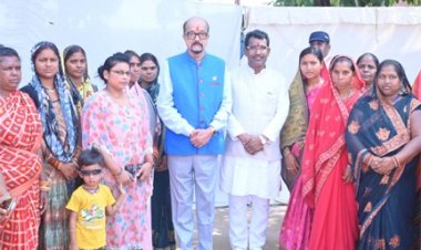 राज्यपाल डेका ने मड़वाडीह पहुंच कर ग्रामीणों से किया संवाद