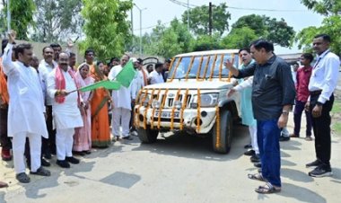 सुशासन की रोशनी वनांचल तक अचानकमार के 12 गांवों के सोलर पैनलों में लगाई जा रही नई बैटरियां