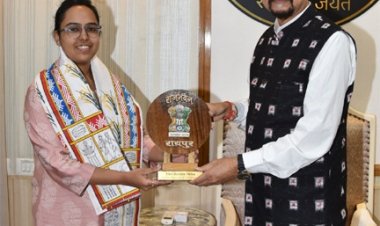 राज्यपाल डेका ने आईएएस सुश्री पूर्वा अग्रवाल का किया सम्मान