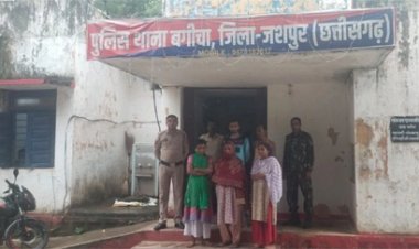 पुलिस के सामने ही युवक को पीटा, बीच-बचाव करने आए आरक्षक को कुत्ते से कटवाया