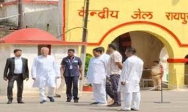 लखमा-भाटिया से मिलने जेल पहुंचे भूपेश बघेल