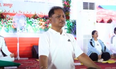 सीएम विष्णुदेव साय ने किया योगाभ्यास