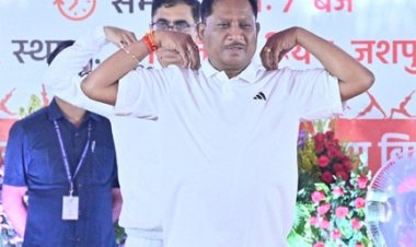 मुख्यमंत्री विष्णु देव साय ने किया योगाभ्यास: जशपुर के रणजीता स्टेडियम में उत्साहपूर्वक मनाया गया अंतरराष्ट्रीय योग दिवस