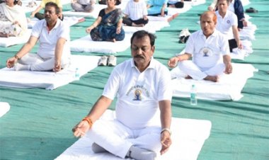सांसद बघेल के मुख्य आतिथ्य में योगाभ्यास किया गया