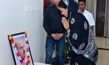 डॉ. श्यामा प्रसाद मुखर्जी की पुण्यतिथि पर महिला एवं बाल विकास मंत्री लक्ष्मी राजवाड़े ने अर्पित की श्रद्धांजलि