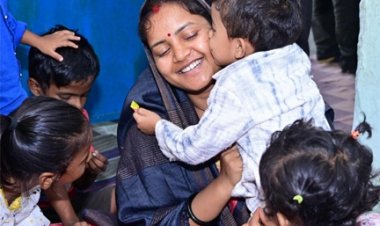मंत्री लक्ष्मी राजवाड़े ने किया आंगनबाड़ी और प्राथमिक शाला का औचक निरीक्षण