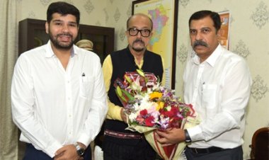 राज्यपाल डेका से राष्ट्रीय व्यापारी कल्याण बोर्ड के सदस्य ने की सौजन्य भेंट
