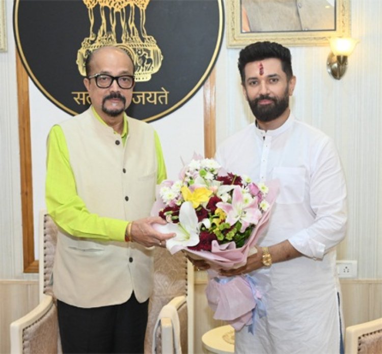 राज्यपाल डेका से केंद्रीय खाद्य प्रसंस्करण उद्योग मंत्री पासवान ने की सौजन्य भेंट