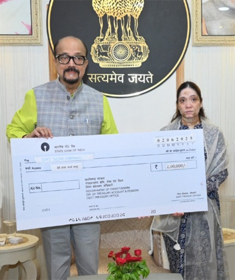 राज्यपाल डेका ने पहलगाम आतंकी हमले में जान गंवाने वाले स्वर्गीय अग्रवाल के परिजनों को दी सहायता राशि