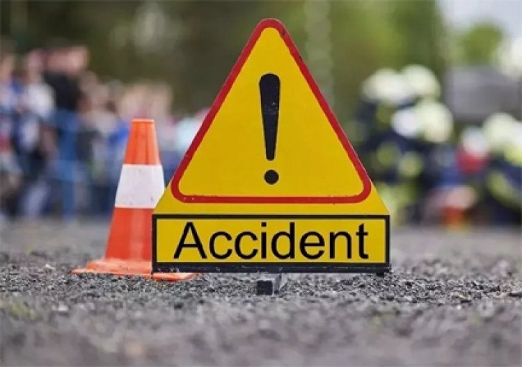 सड़क हादसे में मां-बेटे की मौत, पिता गंभीर घायल