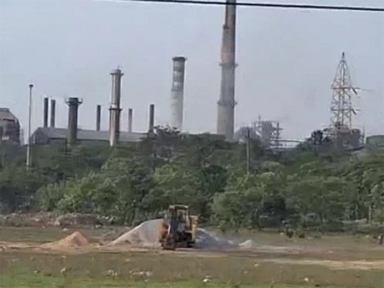 रायपुर के सोंडरा गांव में पैदावार कम हुई, स्किन-प्रॉब्लम और अस्थमा से जूझ रहे लोग