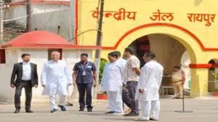 लखमा-भाटिया से मिलने जेल पहुंचे भूपेश बघेल