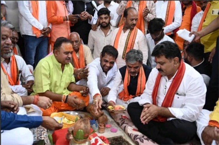 उपमुख्यमंत्री विजय शर्मा ने थानखम्हरिया को दी 7 करोड़ के विकास की सौगात, करमु में मंदिर निर्माण का भूमि पूजन...