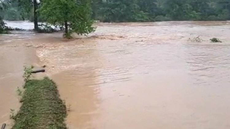 सीतापुर के पास मैनी नदी में बहे 4 लोग, तलाश जारी