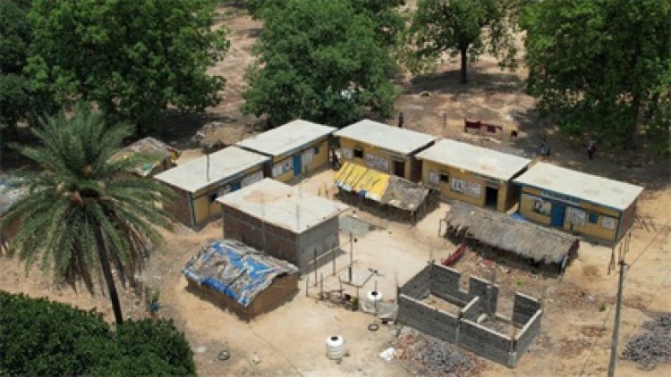 कच्चे घास फूस की झोपडिय़ां अब पक्के मकानों की कालोनी में हुई तब्दील