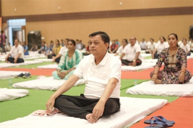 कैबिनेट मंत्री देवांगन ने आमजनों से योग को जीवन का अभिन्न अंग बनाने का किया आह्वान
