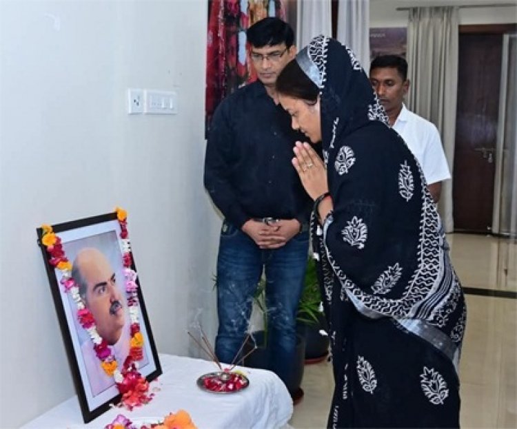 डॉ. श्यामा प्रसाद मुखर्जी की पुण्यतिथि पर महिला एवं बाल विकास मंत्री लक्ष्मी राजवाड़े ने अर्पित की श्रद्धांजलि