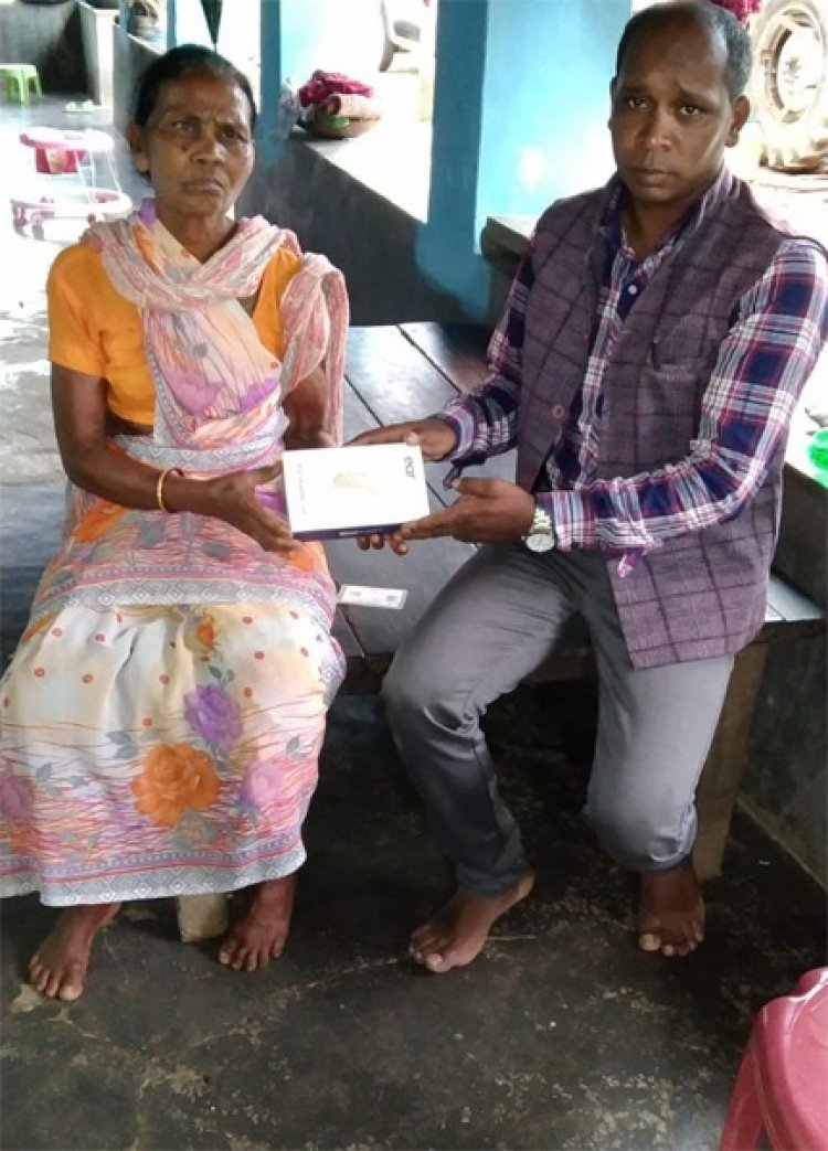 मुख्यमंत्री कैंप कार्यालय की पहल से श्रवण दोष पीड़ित बुंदा लकड़ा को मिला श्रवण यंत्र