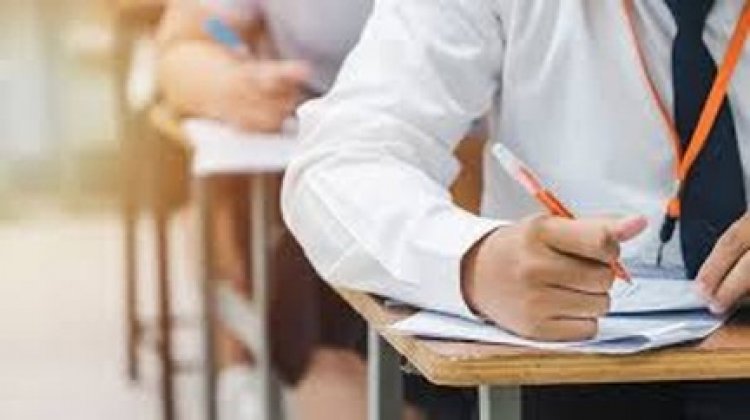 फीस लेकर दो साल से नहीं कराई परीक्षा