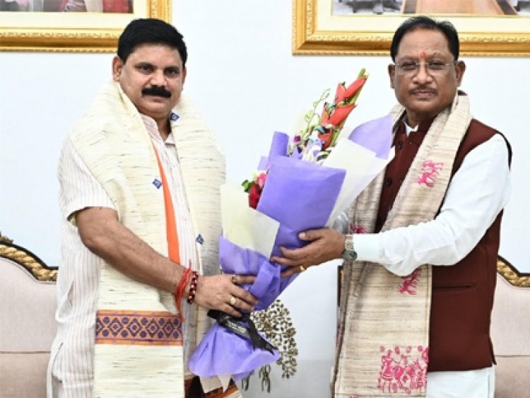 मुख्यमंत्री विष्णु देव साय से केन्द्रीय कोयला एवं खान राज्य मंत्री सतीश चन्द्र दुबे ने की सौजन्य मुलाकात