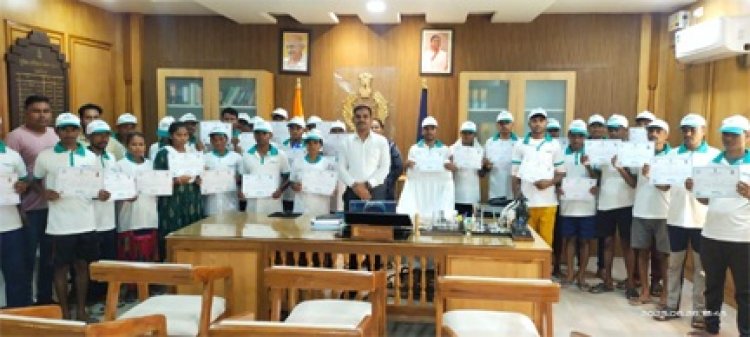 समाज की मुख्य धारा से जोड़ने जिला प्रशासन सुकमा की अभिनव पहल