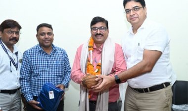 जनसंपर्क विभाग के उपसंचालक आनंद प्रकाश सोलंकी को सेवानिवृत्ति पर दी गई गरिमामय विदाई