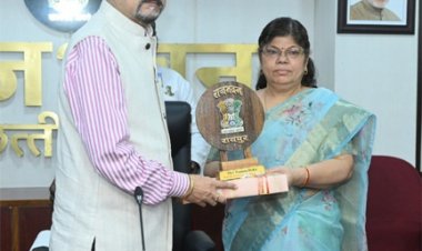 राजभवन के अधिकारियों को स्थानांतरण पर दी गई बिदाई