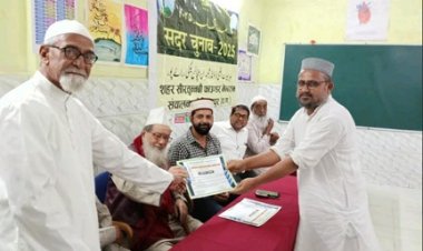 शहर सीरतुन्नबी फाउंडर मेम्बर द्वारा चुनाव अधिकारियों का किया गया सम्मान...
