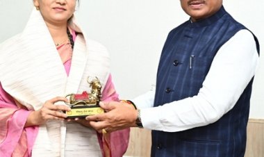 मुख्यमंत्री विष्णु देव साय ने वॉटर वुमन शिप्रा पाठक का किया सम्मान