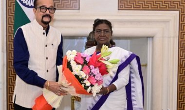 राष्ट्रपति मुर्मु से राज्यपाल डेका ने की सौजन्य भेंट
