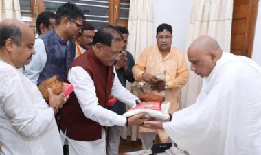 मुख्यमंत्री विष्णु देव साय गुरु पूर्णिमा के अवसर पर रायगढ़ जिले के ग्राम बनोरा स्थित अघोर गुरुपीठ में गुरु दर्शन के लिए पहुंचे