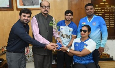 राज्यपाल डेका से भारतीय पैरा डोंगी एथलीट खिलाड़ियों ने की भेंट
