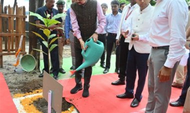 राज्यपाल रमेन डेका ने ‘एक पेड़ माँ के नाम’ अभियान के तहत किया पौधारोपण, पर्यावरण संरक्षण का दिया संदेश’