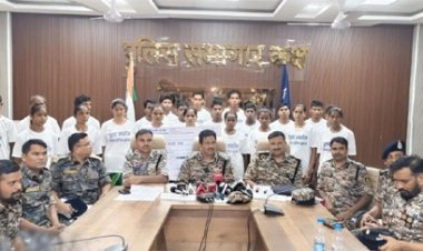 नक्सलवाद से लोकतंत्र की ओर लौटता बस्तर: 24 घंटे में 45 नक्सलियों ने किया आत्मसमर्पण