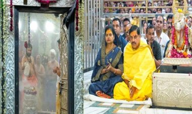 मुख्यमंत्री डॉ. यादव श्रावण के पवित्र माह में सपत्नीक भगवान श्रीमहाकाल की भस्मारती में हुए शामिल