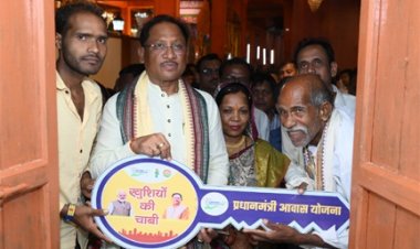 प्रधानमंत्री आवास योजना से खुद का पक्का मकान मिलने से खुश है लोग