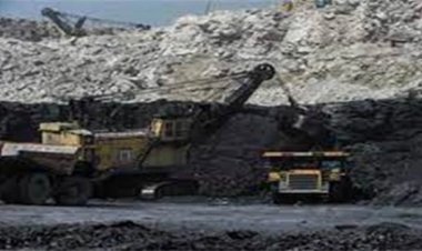 SECL कार्यालय में महिलाओं ने अर्धनग्न होकर किया विरोध प्रदर्शन