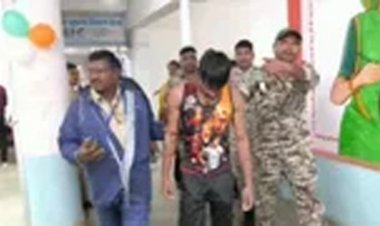 कलेक्ट्रेट के सामने आवास नहीं मिलने से परेशान युवक ने खुद पर छिड़का पेट्रोल, मचा हड़कंप