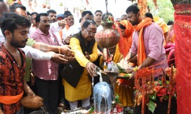 सावन के दूसरे सोमवार तपेश्वर धाम पहुंचे कृषि मंत्री