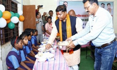 वनमंत्री कश्यप ने प्राथमिक शालाओं में पौष्टिक आहार नाश्ता प्रदाय योजना का किया शुभारंभ