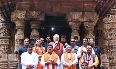 हर-हर महादेव से गूंज उठा भोरमदेव : मुख्यमंत्री विष्णुदेव साय ने हेलीकॉप्टर से पुष्पवर्षा कर हजारों कांवड़ियों का किया भव्य स्वागत