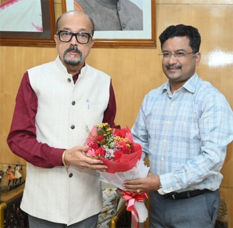 राज्यपाल डेका से आदिम जाति विभाग के प्रमुख सचिव बोरा ने की सौजन्य भेंट