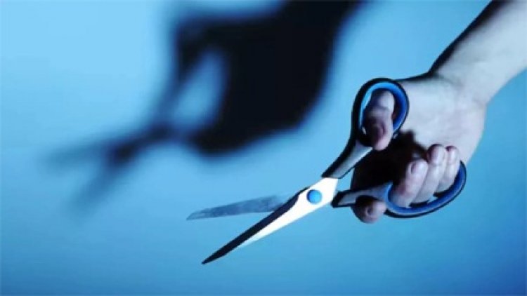 पैसे देने से मना करने पर ड्राइवर पर कैंची से हमला