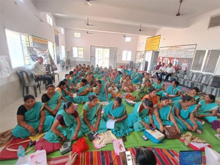 सेंट्रिंग प्लेट बना महिलाओं के स्वरोजगार का जरिया