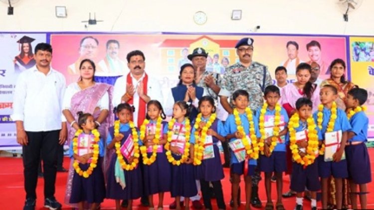 माओवाद प्रभावित क्षेत्र में फिर से खुले 16 स्कूल